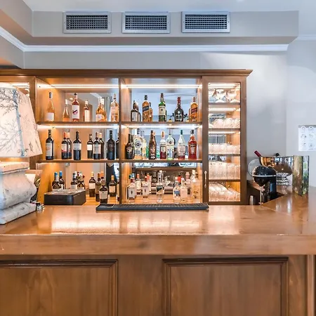 阿尔吉奥尼斯酒店 3*